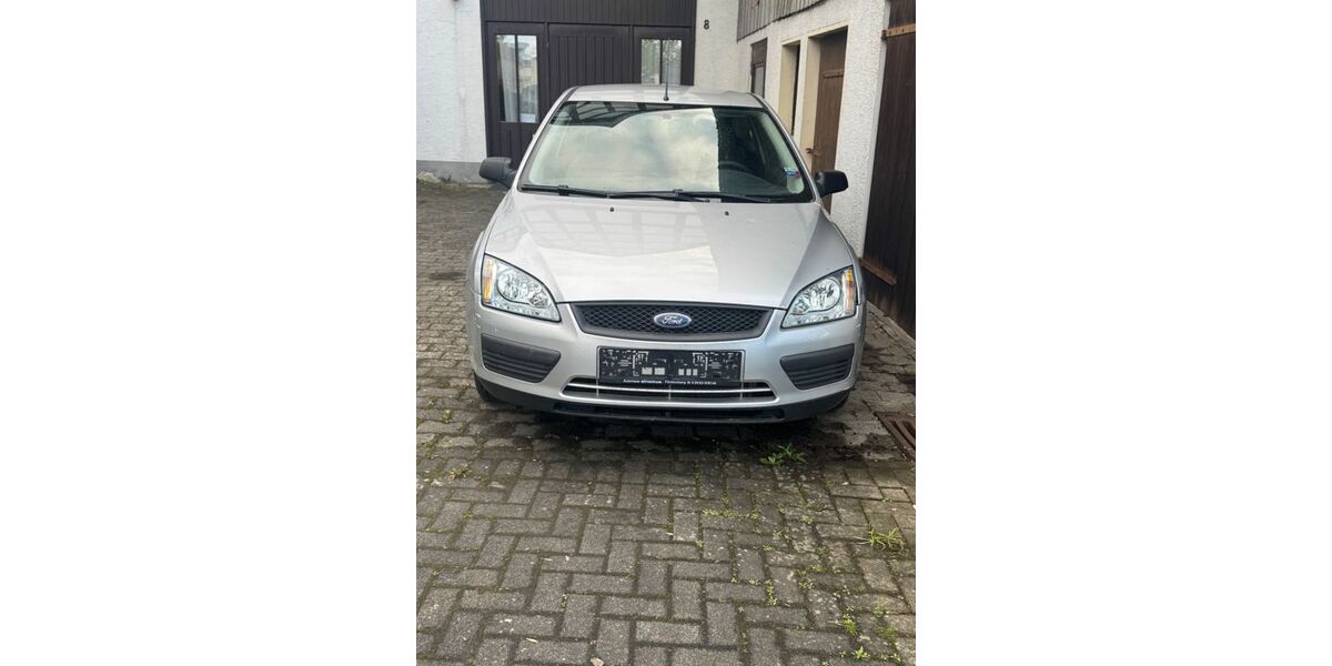 Ford Focus 97.000 km 1.400 &euro; Bad Wünnenberg 33181