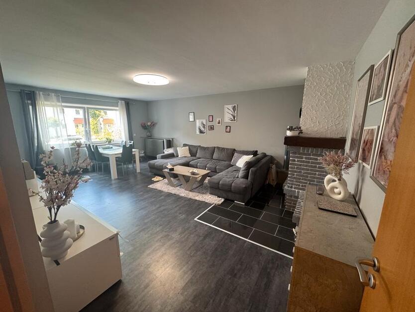 4-Zimmerwohnung Erdgeschoss mit Garage und Balkon !