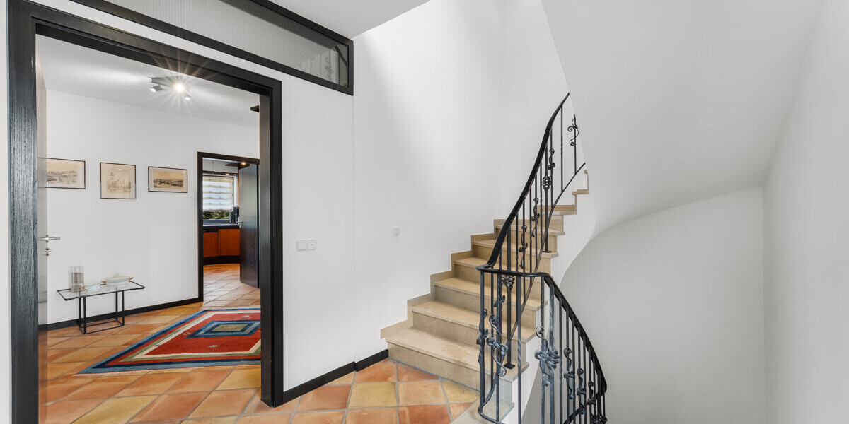Repräsentatives Mehrgenerationenhaus auf ca. 851 m² Grundstück - Mehrfamilienhaus, Wohnhaus Otterfing | Angebot:27016904