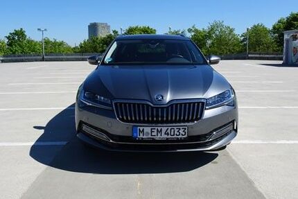 Skoda Superb 95.000 km 32.900 &euro; München 80686