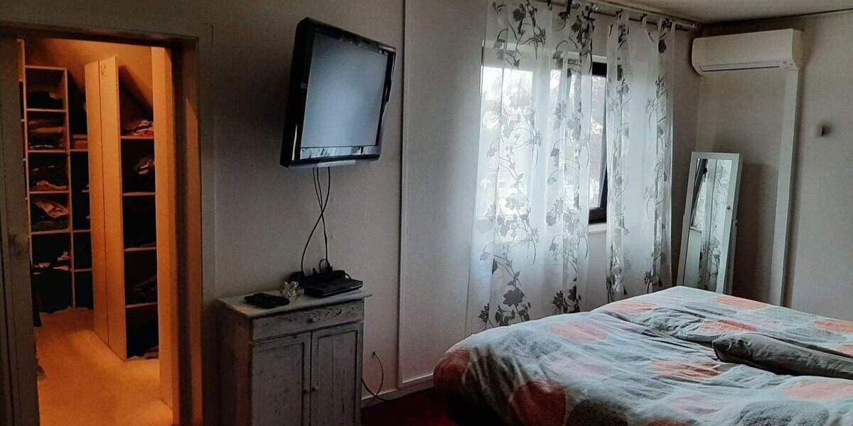 Einfamilienhaus Raunheim - 8 Zimmer, 270 m&sup2;, 670.000&euro; | Angebot:24845070