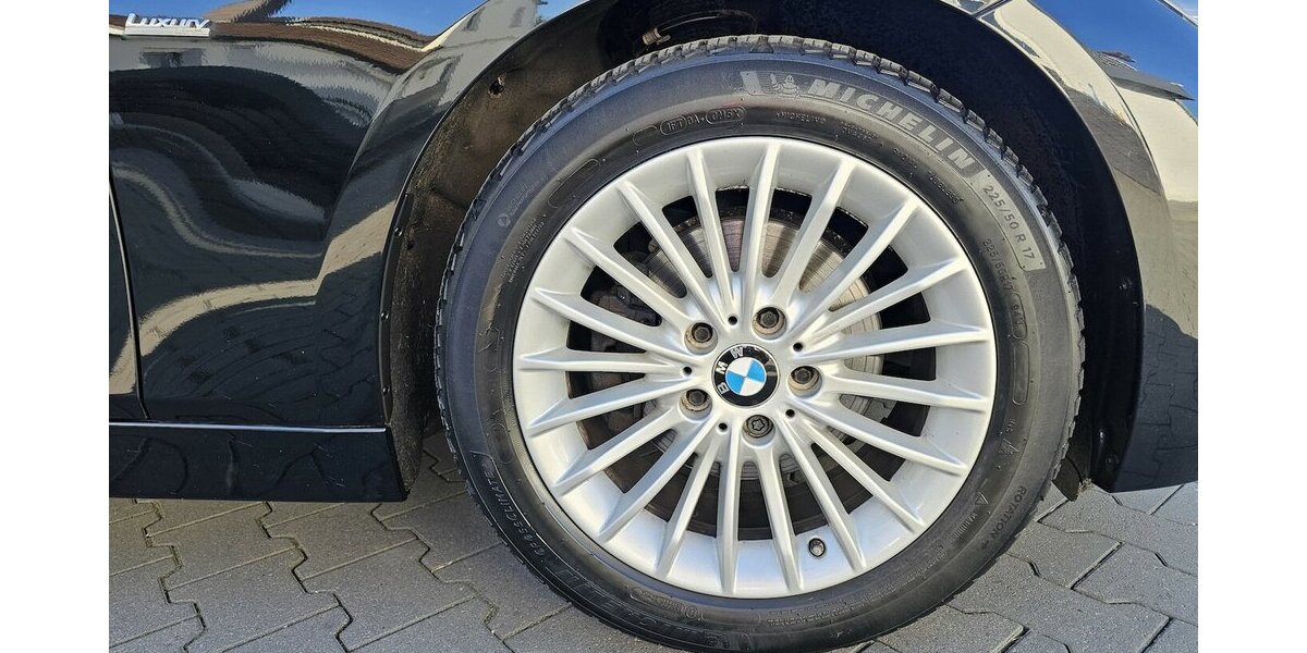 BMW 320d Luxury Line LEDER NAVI LED RFK AUS 1.HAND 53.750 km 22.990 &euro; Löhne 32584