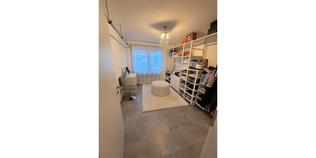 Etagenwohnung Reutlingen - 4 Zimmer, 120 m&sup2;, 440&euro; | Angebot:24624013