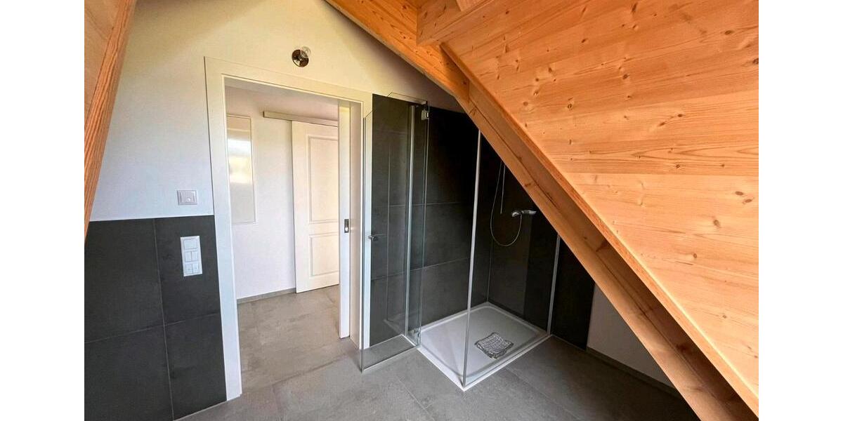 Dachgeschoßwohnung Finning - 3 Zimmer, 67 m&sup2;, 1.220&euro; | Angebot:26422205
