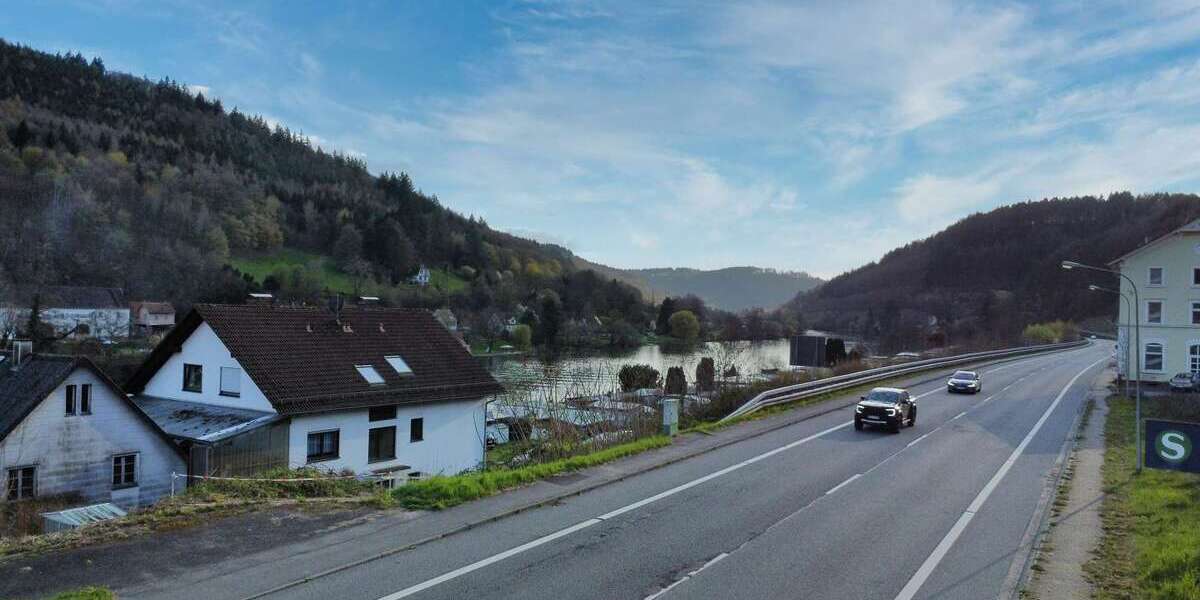 Ehemaliges Gasthaus mit 3 Einzelzimmer & 5 potentiellen Wohnungen inkl. Gaststätte und Parkplätze - Gewerbeobjekt Neckarsteinach | Angebot:26059114