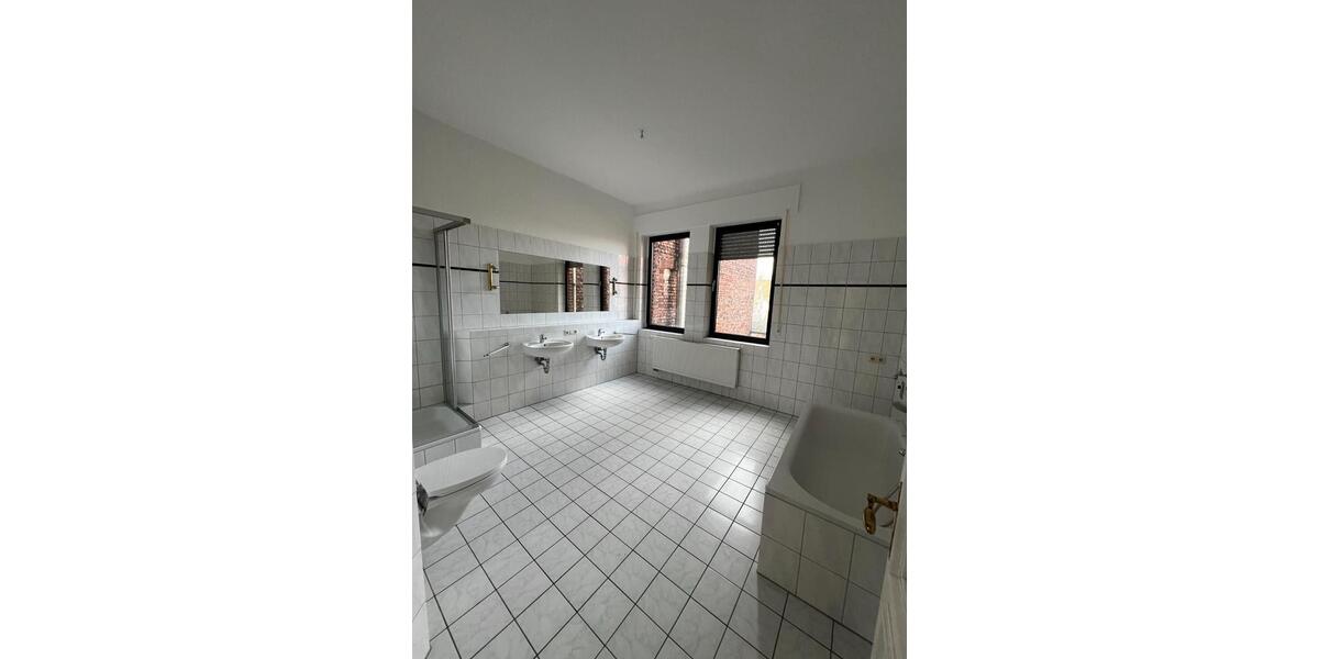 Etagenwohnung Arnsberg Rusch - 4 Zimmer, 150 m&sup2;, 810&euro; | Angebot:26675424