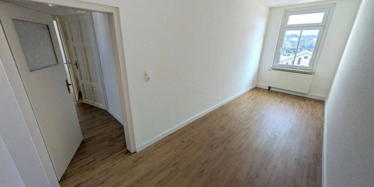 Etagenwohnung Meerane - 3 Zimmer, 85 m&sup2;, 400&euro; | Angebot:26788079