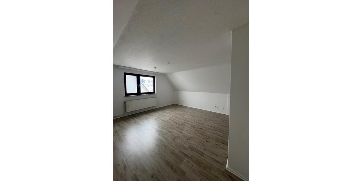 Dachgeschoßwohnung Uelzen - 3 Zimmer, 95 m&sup2;, 855&euro; | Angebot:26087308