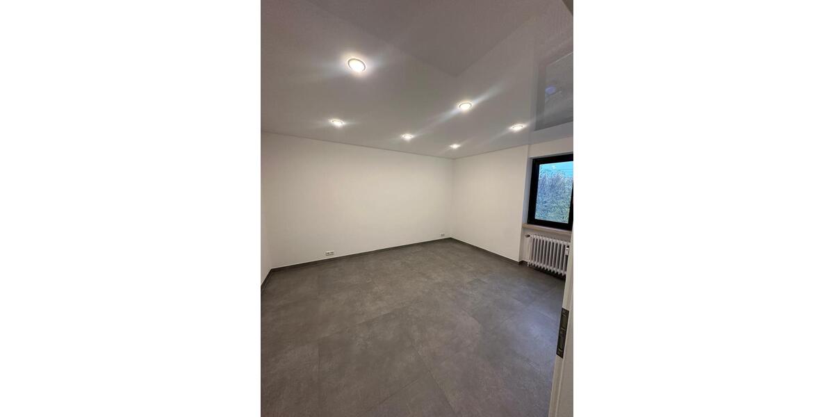 Renovierte Eigentumswohnung mit Balkon & Aufzug 3 zimmer