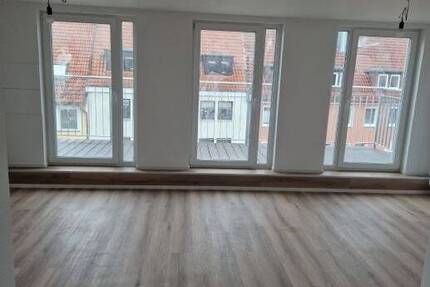 Zwei-Zimmer-Wohnung mit Dachterrasse und Einbauküche am Neustädter Markt 2 zimmer