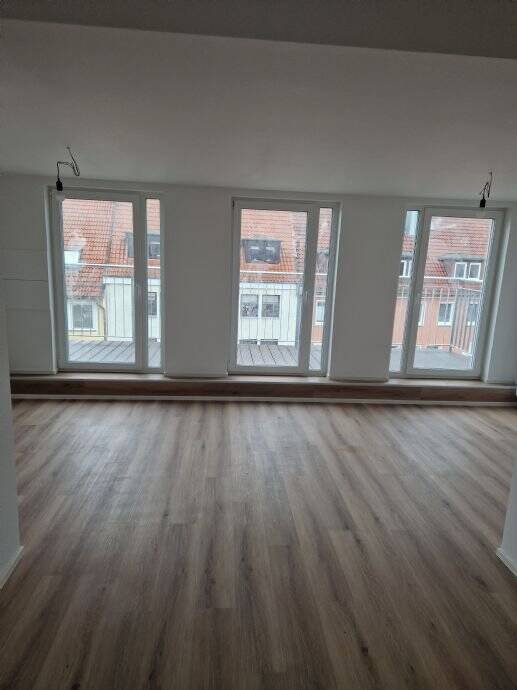 Zwei-Zimmer-Wohnung mit Dachterrasse und Einbauküche am Neustädter Markt 2 zimmer