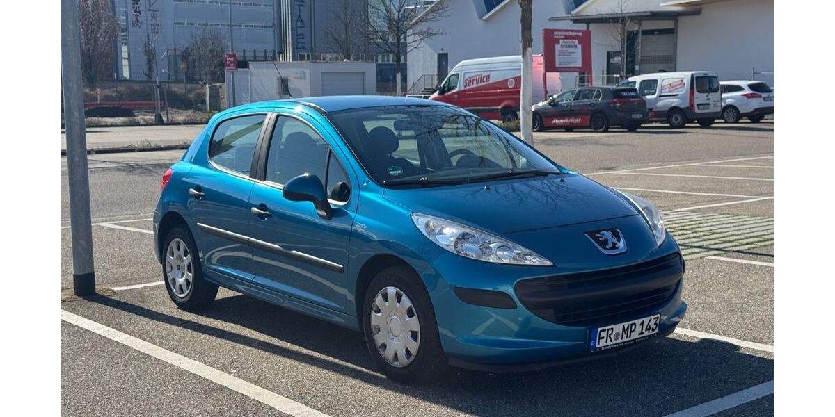 Peugeot 207 174.128 km 2.300 &euro; Freiburg im Breisgau 79114