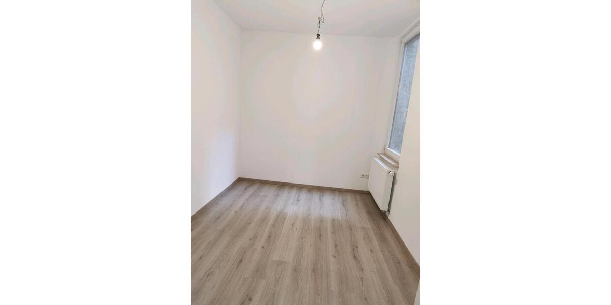 Erdgeschoßwohnung Lage - 3 Zimmer, 82 m&sup2;, 790&euro; | Angebot:26301727