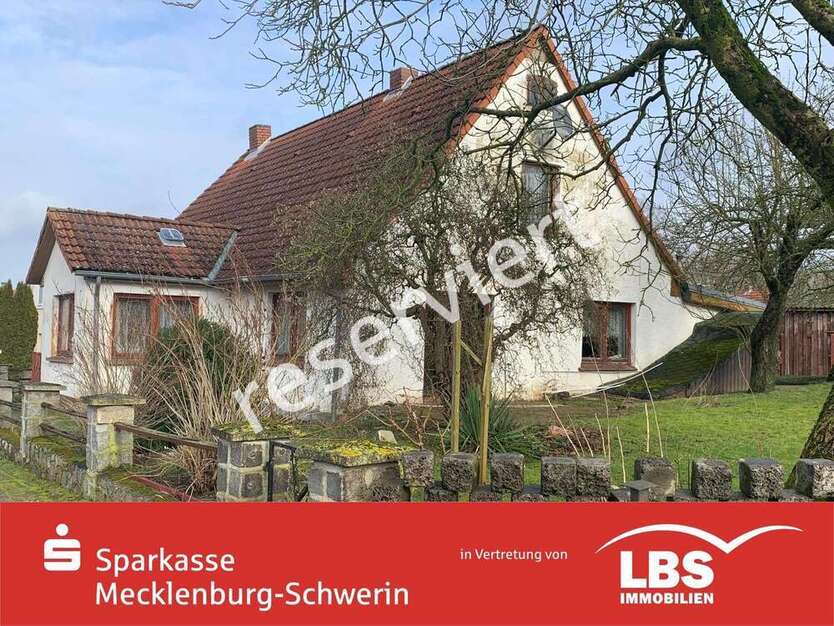 Haus zum Kaufen in Stralendorf 125.000 € 97 m²
