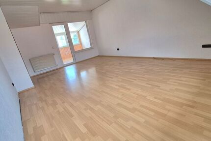 Bezugsfreie 2-Zimmer-DG-Wohnung (71 m²) mit Winterbalkon & Stellplatz in Walldorf - Wohnung Mörfelden-Walldorf Walldorf | Angebot:26836061