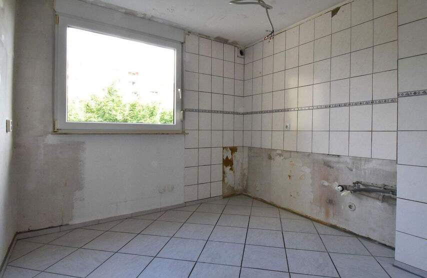 Renovierungsbedürftige, freie 3-Zi-Whg mit Balkon, provisionsfrei 3 zimmer