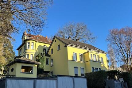 Mehrfamilienhaus, Villa, 5 Garagen und Riesen Grundstück