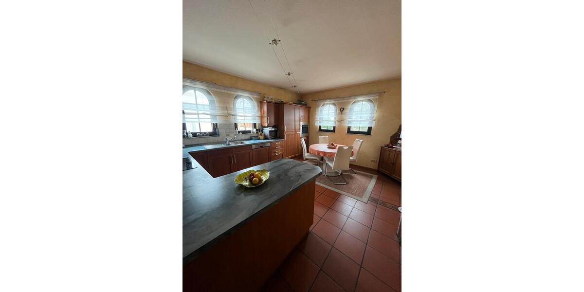 Villa Schwalbach - 8 Zimmer, 396 m&sup2;, 550.000&euro; | Angebot:27120414