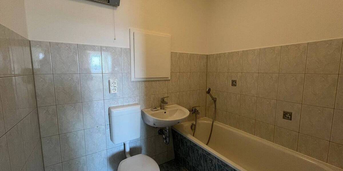 Etagenwohnung Zwickau Pölbitz - 4 Zimmer, 90 m&sup2;, 499&euro; | Angebot:25997875