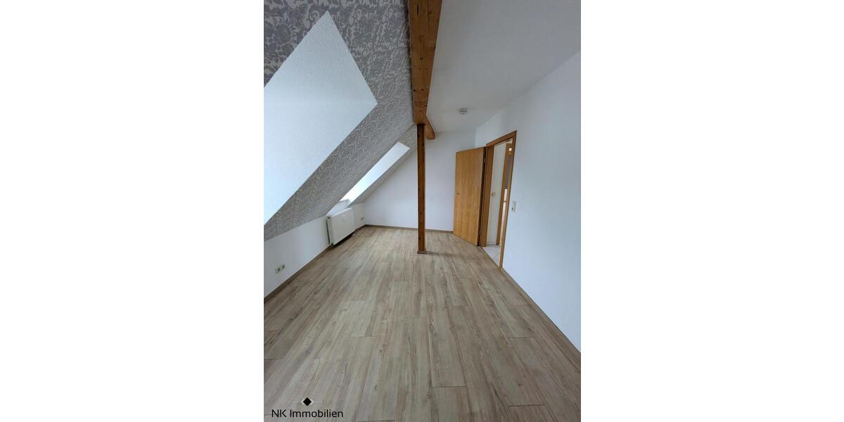 Dachgeschoßwohnung Zwickau - 4 Zimmer, 95 m&sup2;, 620&euro; | Angebot:26681040