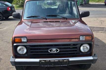 Lada 4x4 53.000 km 10.900 € Niederstetten 97996