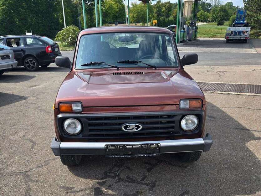 Lada 4x4 53.000 km 10.900 € Niederstetten 97996