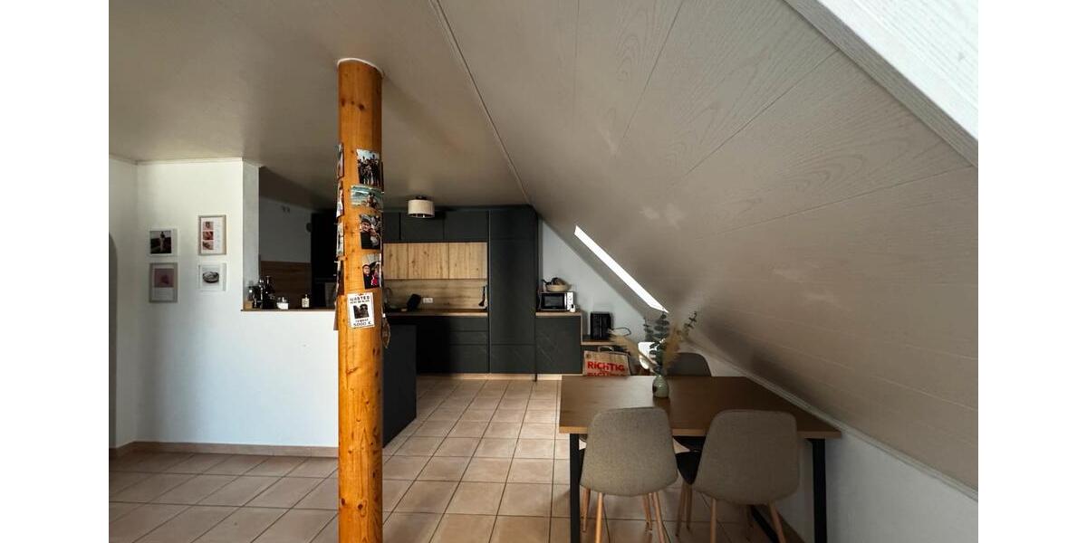 Dachgeschoßwohnung Dingolfing - 4 Zimmer, 110 m&sup2;, 1.300&euro; | Angebot:25945323