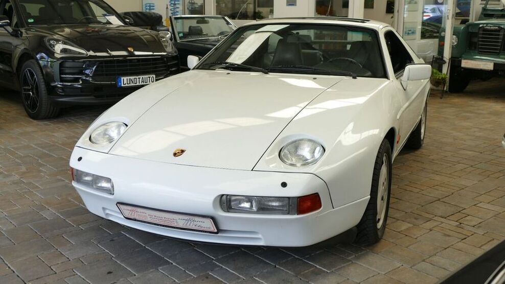 928