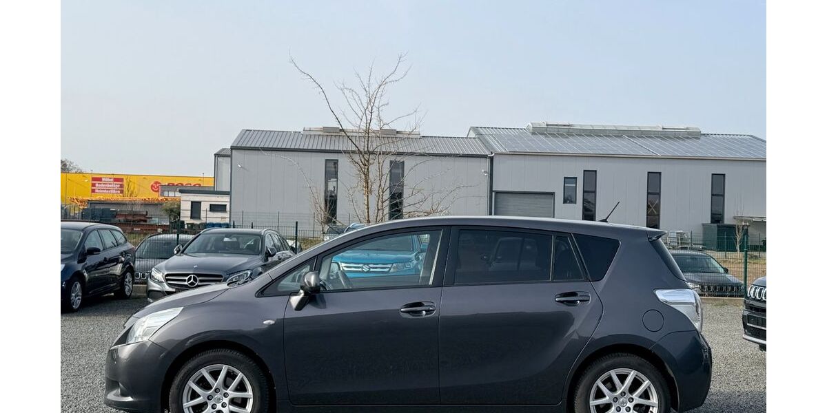 Toyota Verso 300.000 km 4.950 &euro; Düren 52351