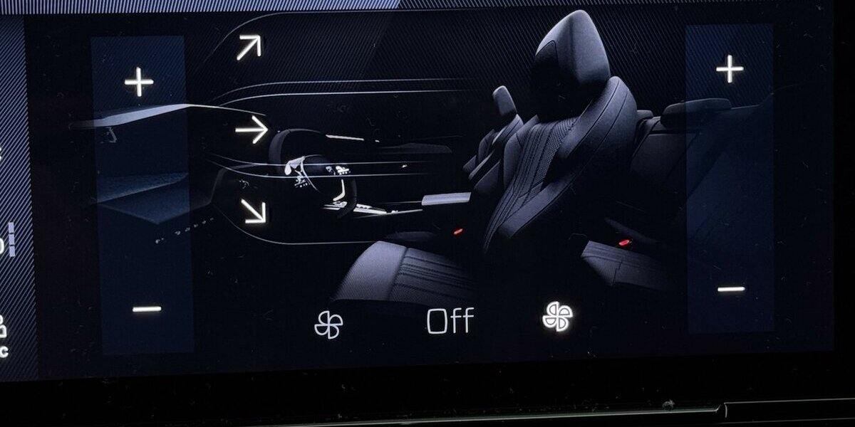 Peugeot 408 GT 145 Hybrid DSC6 Massage 360° Cam 21.700 km 26.320 &euro; Lich 35423