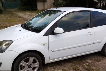 Ford Fiesta 180.000 km 1.299 &euro; Berlin 12247