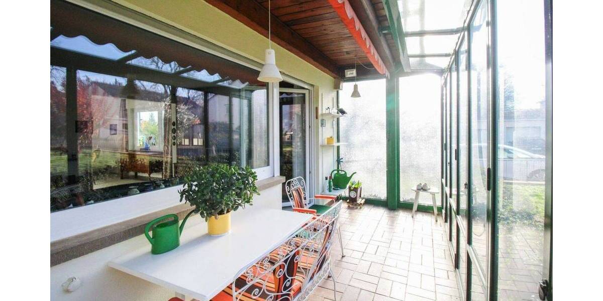 Familienfreundliches Reihenendhaus mit zwei Wohneinheiten in ruhiger Lage von Zuffenhausen- Erbpacht 6 zimmer