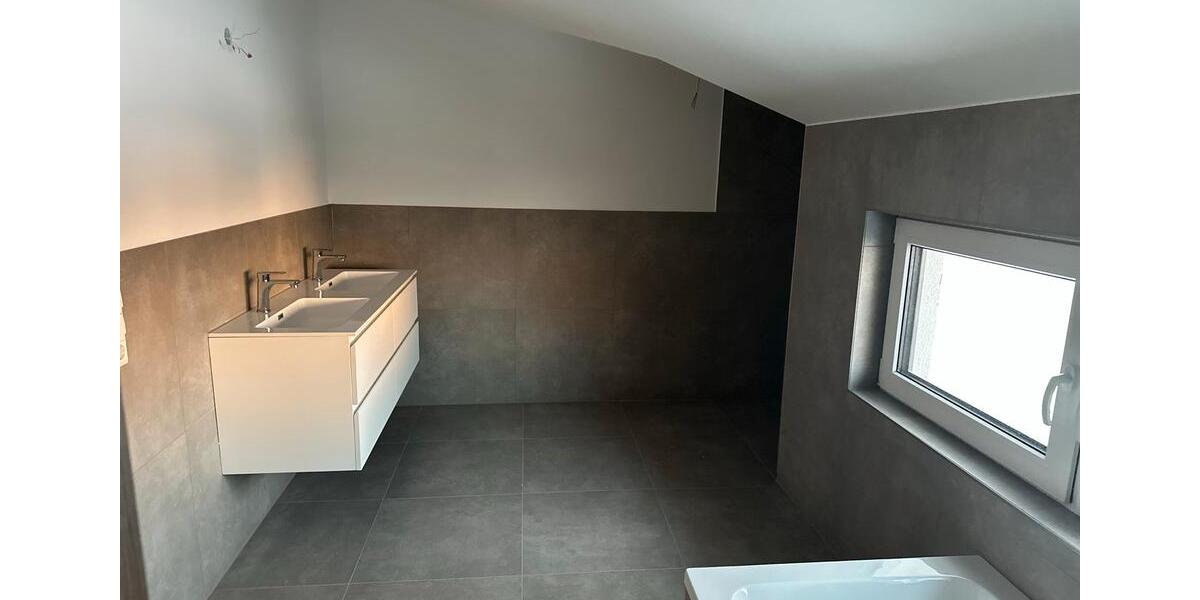 Etagenwohnung Rühen - 3 Zimmer, 100 m&sup2;, 1.000&euro; | Angebot:25352633