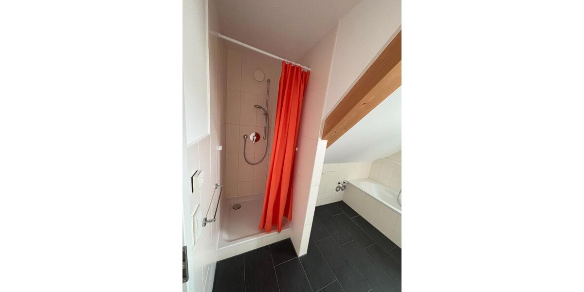 Dachgeschoßwohnung Hochdorf - 3.5 Zimmer, 95 m&sup2;, 1.100&euro; | Angebot:26649618