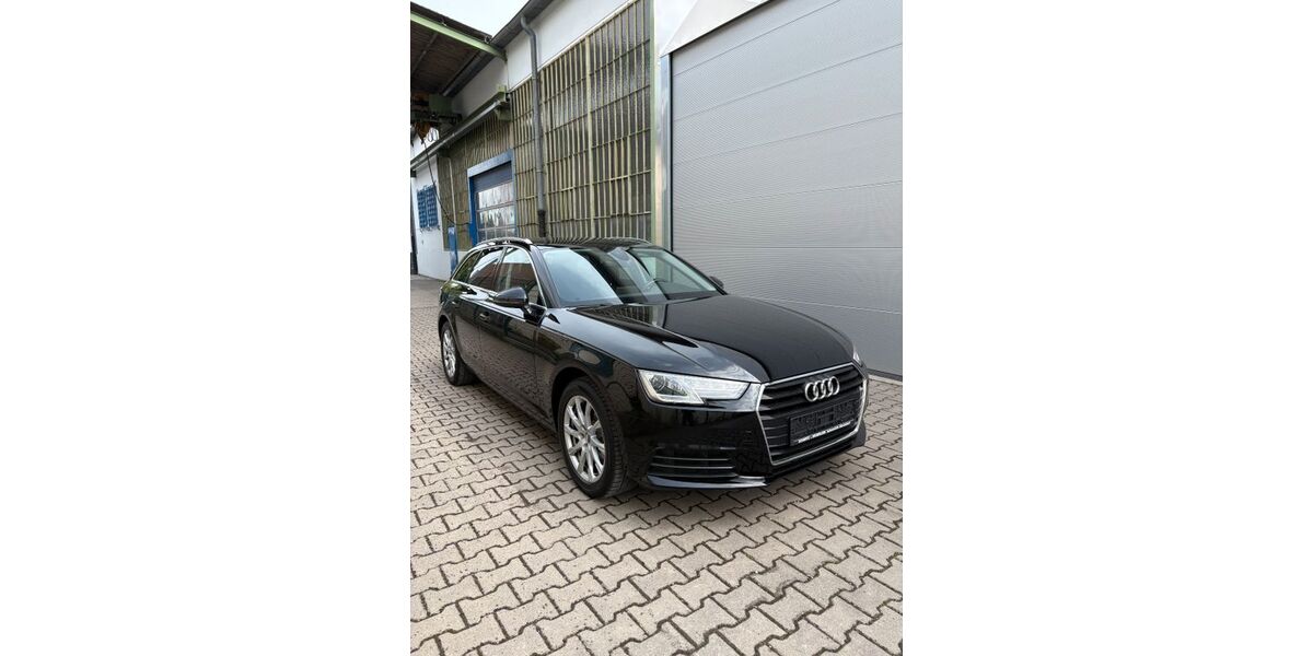 Audi A4 92.744 km 12.990 &euro; Düsseldorf 40231