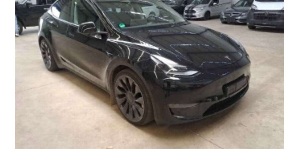Tesla Model Y 23.000 km 41.890 &euro; Helmstedt 38350