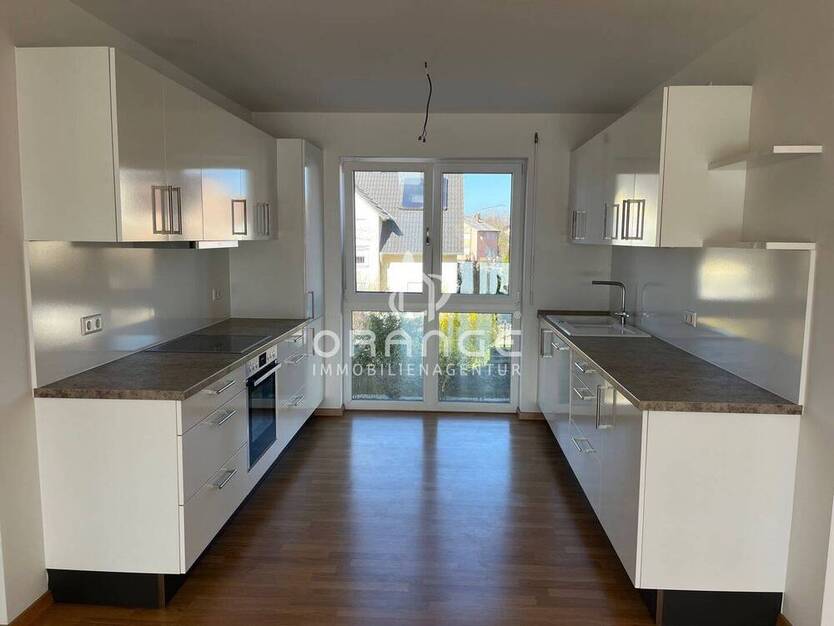 ***Geräumige 4-Zi.-Whg. mit Einbauküche und Balkon!***