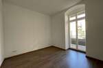 mit 360° Rundgang! Sanierte 2 Zimmer mit Balkon + großer Küche am Brühl!