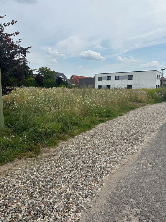 Im Gebotsverfahren: Schönes Gewerbegrundstück in Altwarmbüchen