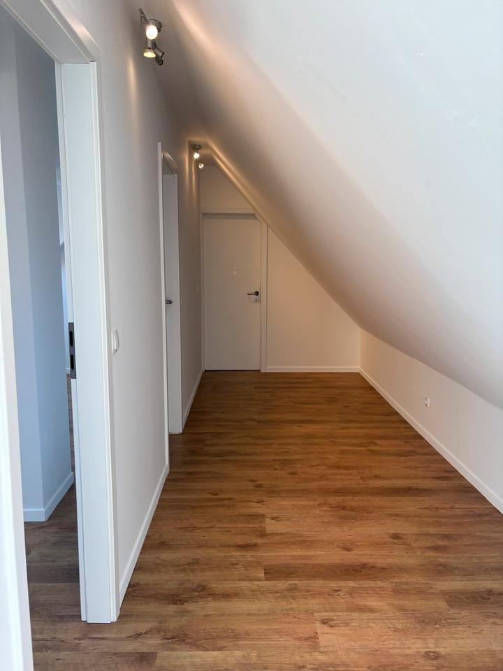 Helle, vollständig renovierte 5-Zimmer-Maisonette-Wohnung in Nbg zimmer