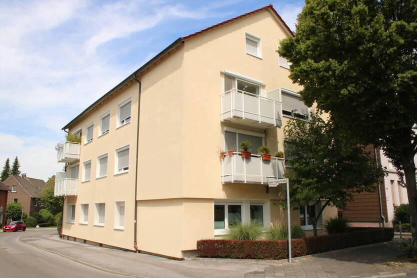 Singles aufgepasst: renovierte 2,5 Raum-Dachgeschoßwohnung mit Einbauküche in Buer-Mitte