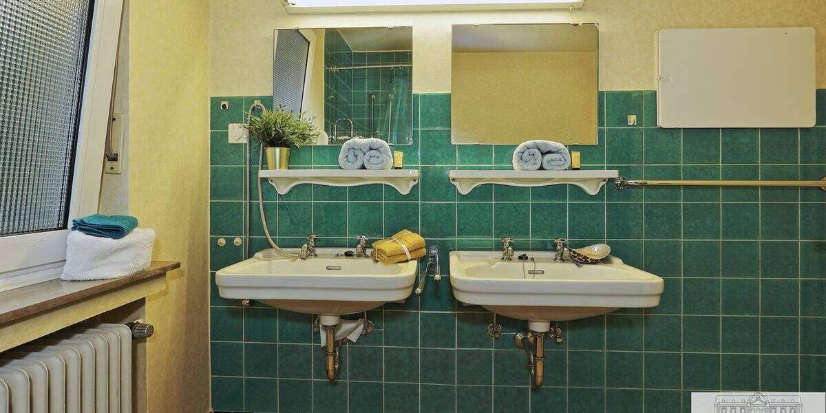 Ein-bis Zweifamilienhaus im Hildener Norden: Großzügiges Wohnen mit vielfältigen Nutzungsmöglichkeiten 8 zimmer