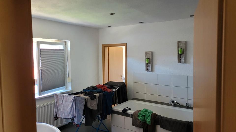 Einfamilienhaus Borken (Hessen) - 5 Zimmer, 166 m&sup2;, 180.000&euro; | Angebot:26987858