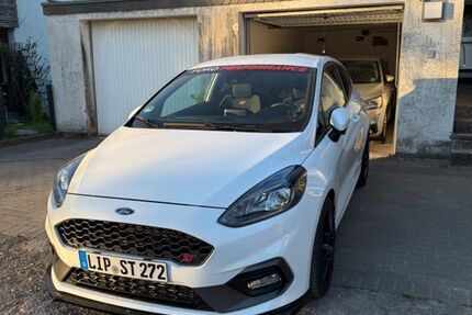 Ford Fiesta 76.000 km 15.000 &euro; Detmold 32756