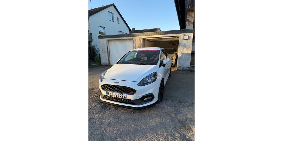 Ford Fiesta 76.000 km 15.000 &euro; Detmold 32756