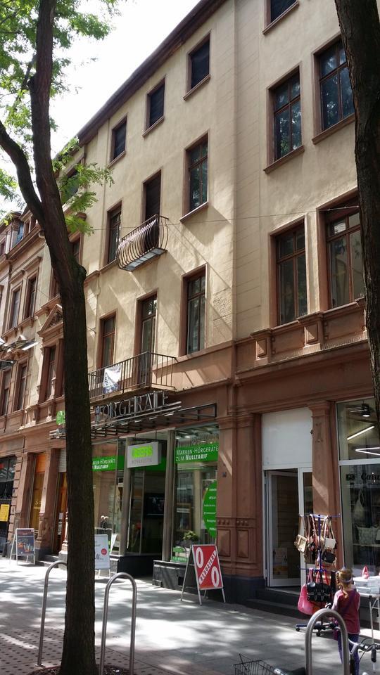 Erstbezug nach Kernsanierung – 2-Zimmer-Wohnung mit Balkon (92 m²) im Herzen von Worms zimmer