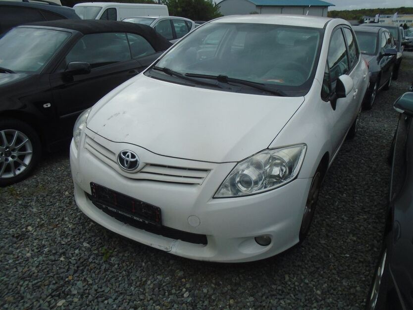 Toyota Auris 250.000 km 2.950 € Wildau 15745