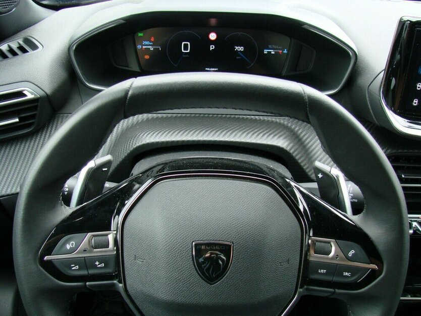 Peugeot 2008 1.2 Allure ACC MirrorLink Kamera LED 16.743 km 20.980 € Falkensee 14612