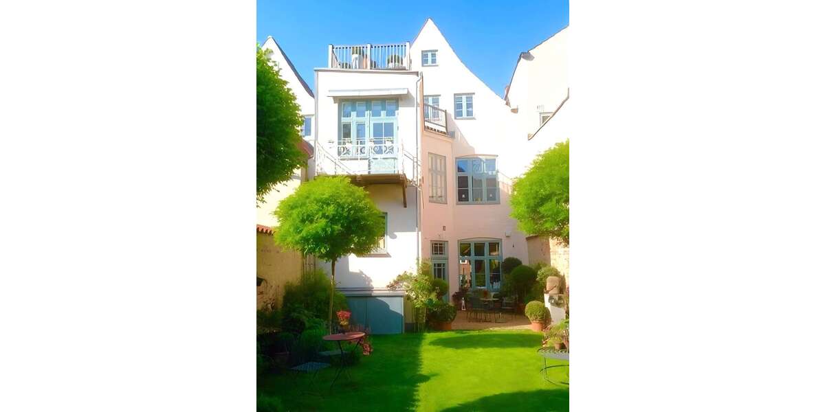 Haus zum Kaufen in Lübeck 1.400.000 € 200 m² 5 zimmer