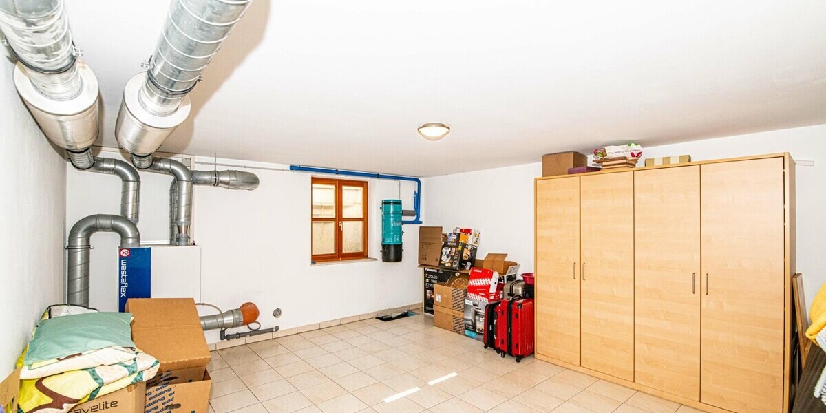 Exklusives Wohnanwesen mit 4.600 m² Grundstück, eigener Lagerhalle und nachhaltigem Energiekonzept - Einfamilienhaus Zandt / Harrling Harrling | Angebot:27171762